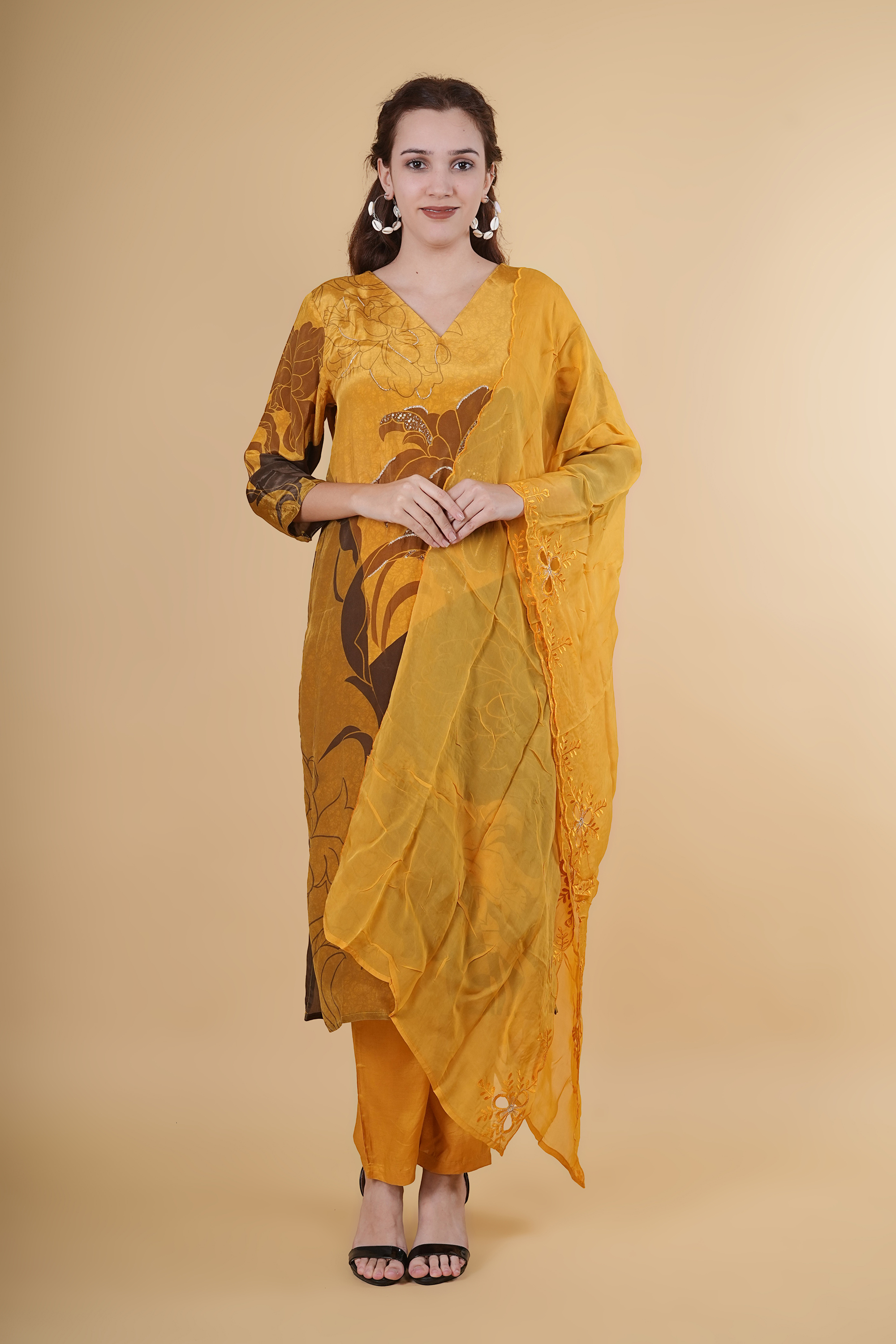 Shop the latest trends in women’s clothing at My Velvet Villa