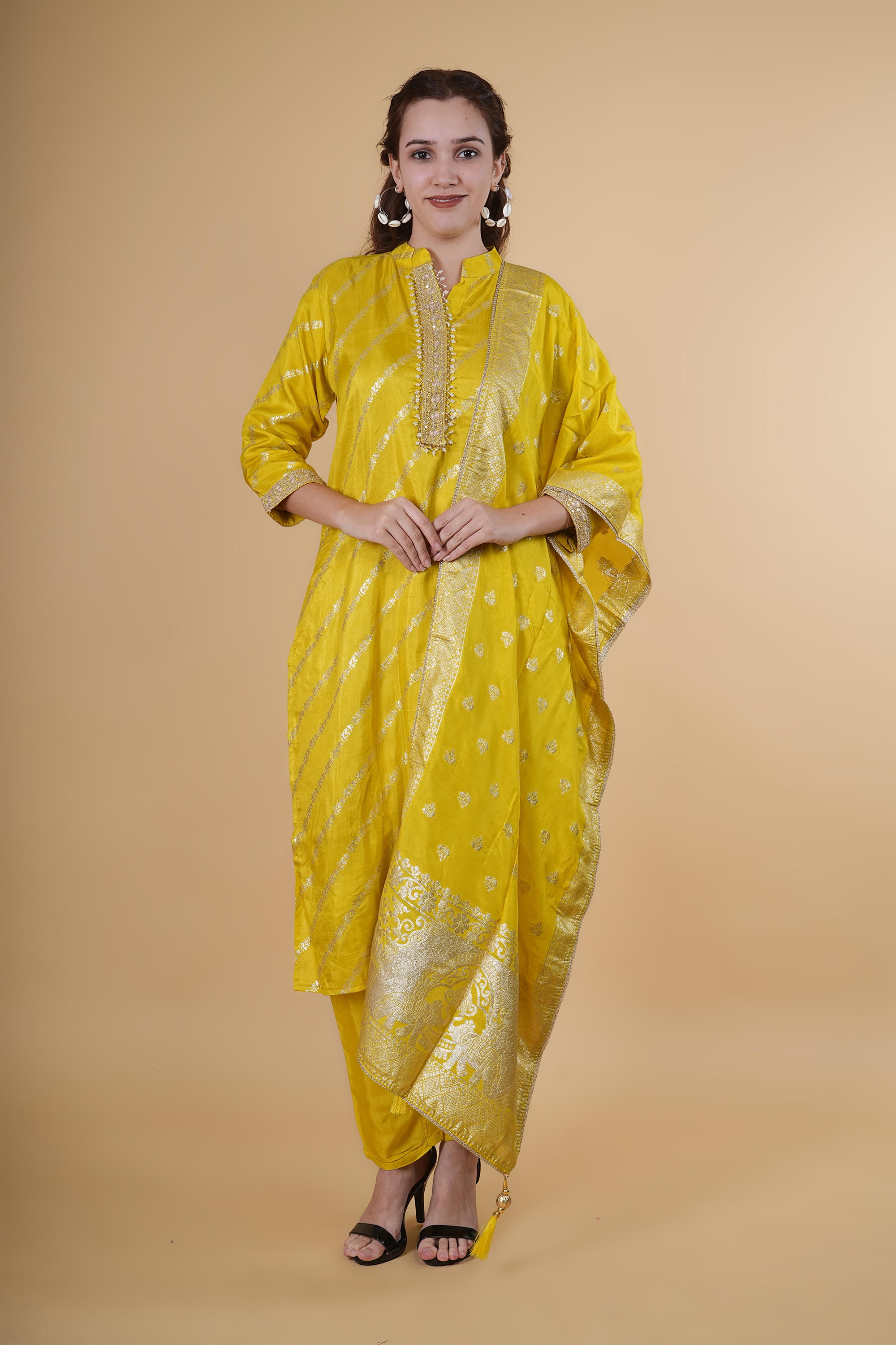 Shop the latest trends in women’s clothing at My Velvet Villa